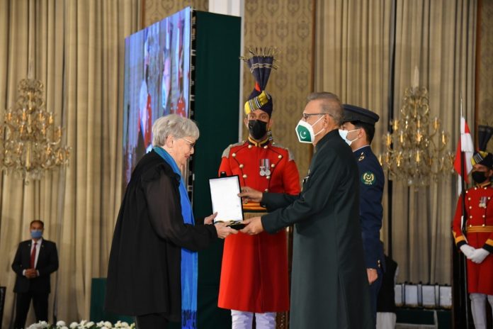 Jane Teller, Abida Parveen, Faisal Edhi among 88 conferred civil awards by President Alvi