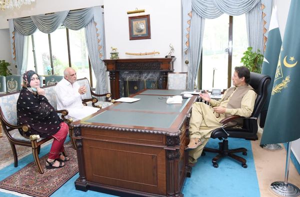 Ex MNA Nazir Jutt, PTI leader Ayesha called on PM Imran Khan