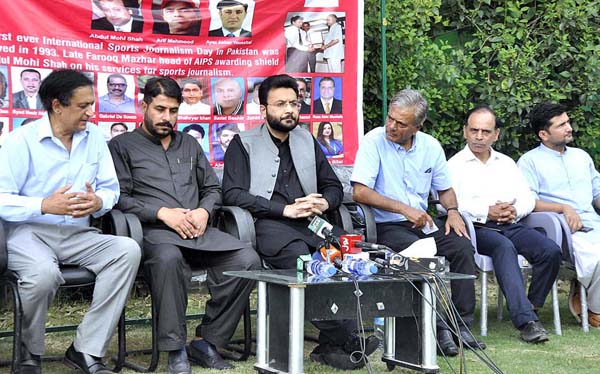Farrukh Habib Friday said Govt committed to resolve sports journalists